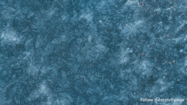 Cerca de hielo en un lago congelado