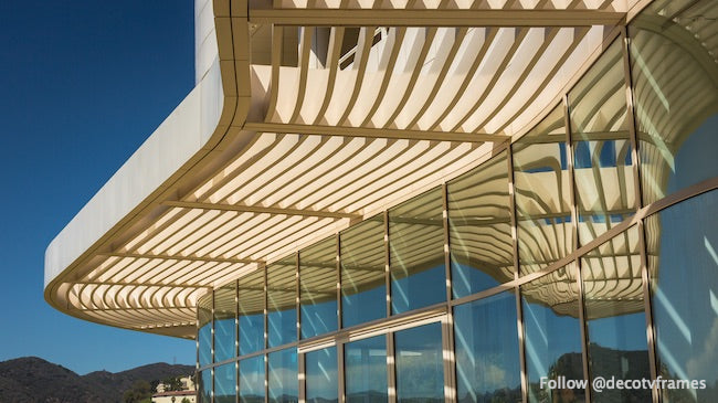 Curvas en el restaurante Getty