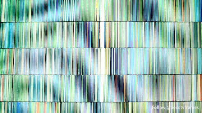 Arte arquitectónico &quot;Lightfall&quot; en la entrada del edificio federal William J. Nealon, Scranton, Pensilvania