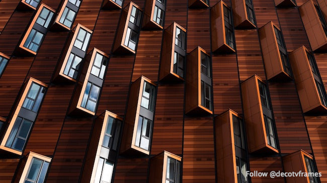 Papel pintado de ventana de madera marrón