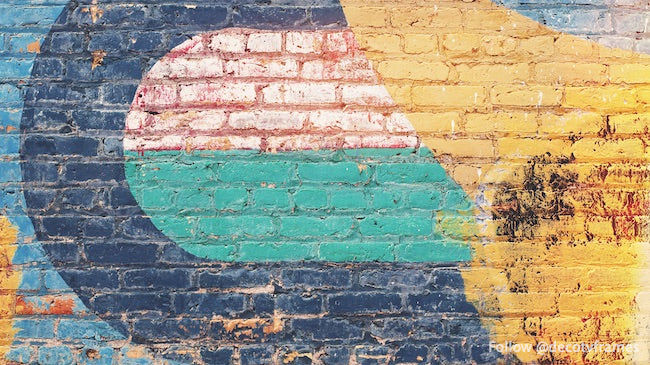 Graffitis colorés sur mur de briques à Londres, Canada